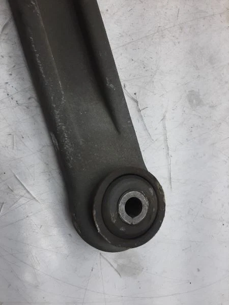 Brazo de control inferior trasero 98-11 FORD CROWN VICTORIA 8W1Z5A649A Foto 2 de 4