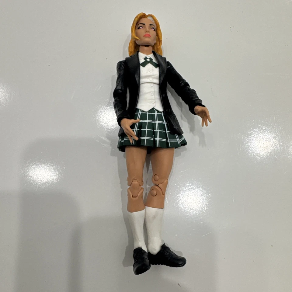 "Figura de Mary Jane Watson de Marvel Legends de 6"" 2017 Hasbro - uniforme escolar" Foto 2 de 3