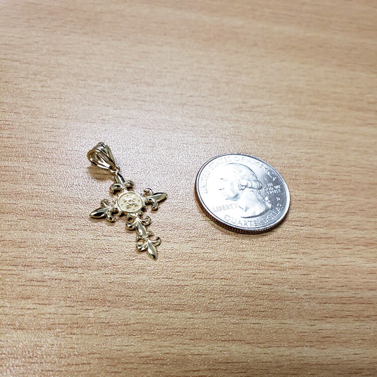 Collar Colgante Cruz Flor de Lis Oro Foto 3 de 4