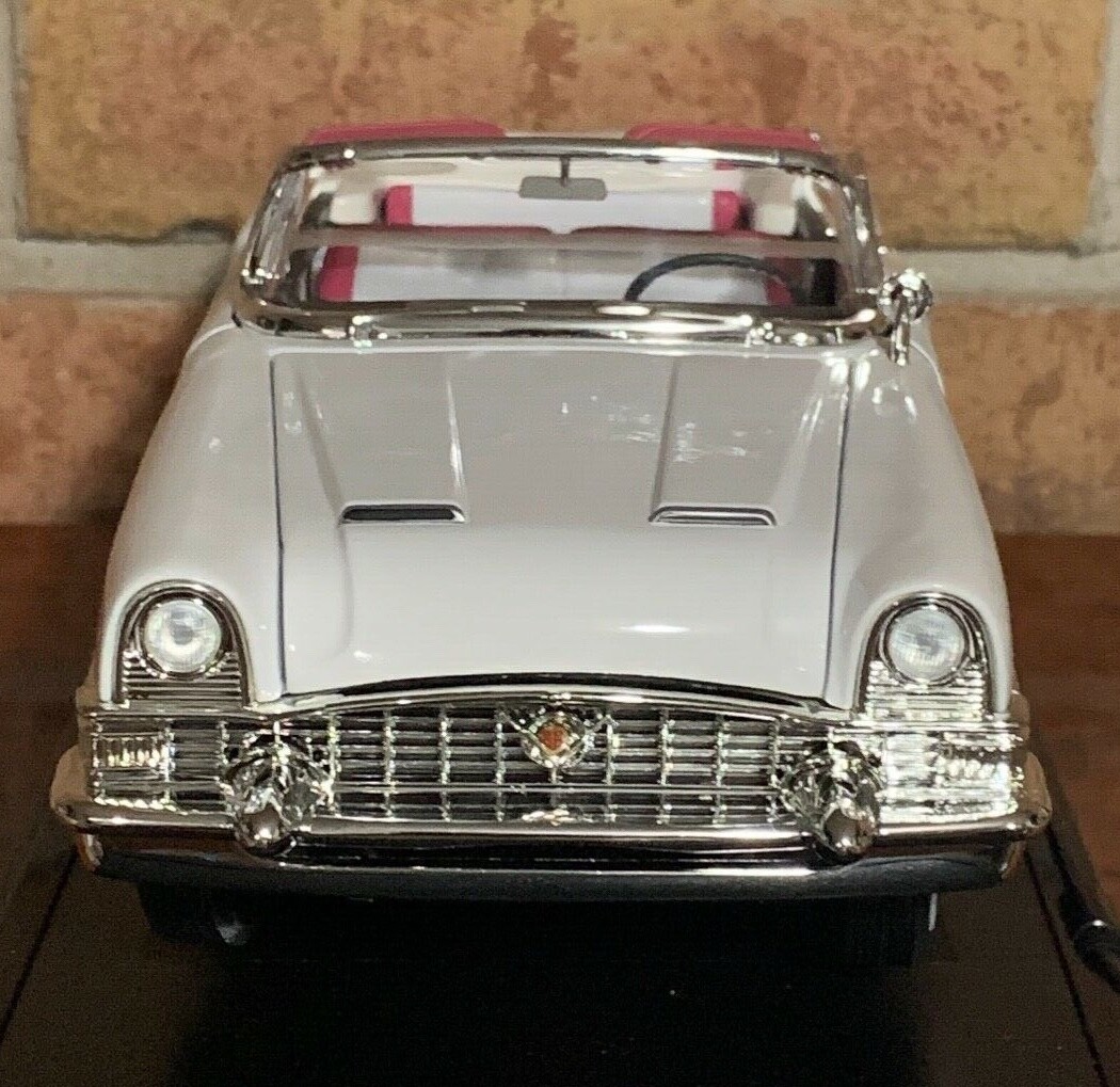 1955 Packard Caribbean WHITE / PINK 1:18 Die-cast Model Car RARE