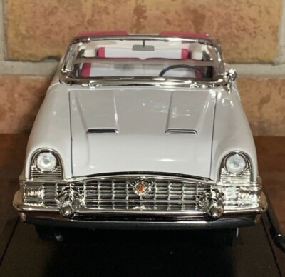 ミニカー Signature Models 1955 Packard C aribbean 1955 Packard Caribbean 1:18-Scale Diecast Car With A Jade White