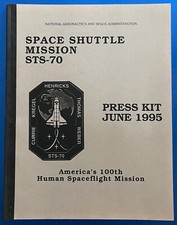 STS-70 NASA RELEASED UNCOMMON TAN COVER SPACE SHUTTLE MISSION PRESS KIT