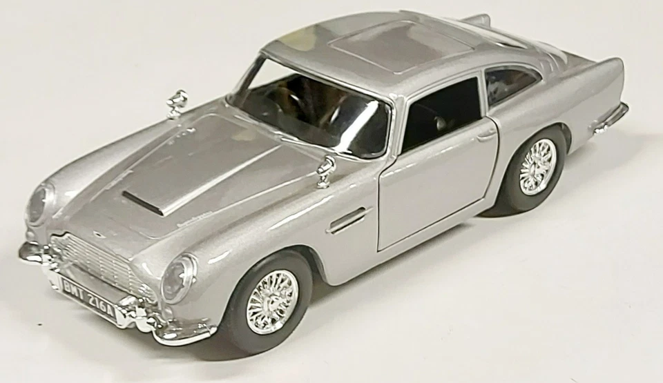 Motor Max 79857 1965 Aston Martin DB 5 James Bond 007 1:24 - Bild 2 von 4