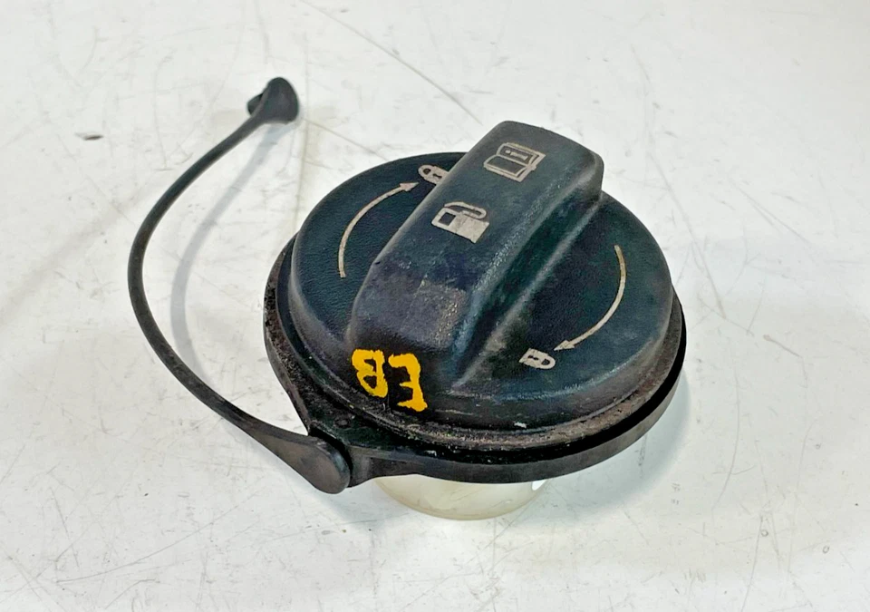 HYUNDAI ELANTRA SANTA FE TUCSON PALISADE REAR FUEL GAS TANK FILLER CAP # 102240 Foto 3 de 4