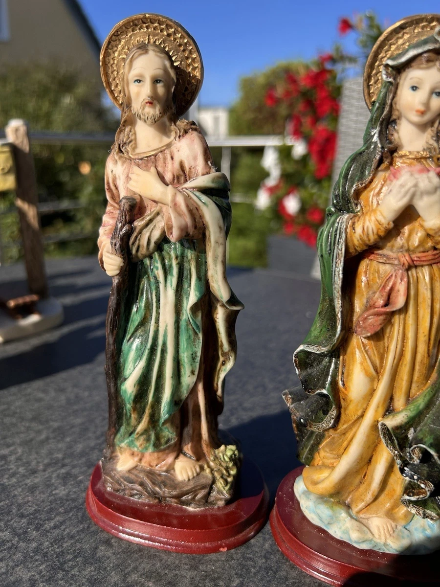 2 Heiligenfiguren "Maria und Josef" auf Sockel, Wachs? Resin? schön 578