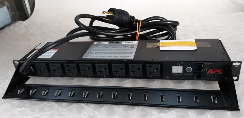 APC 7901B Switched Rack Power Distribution Panel w/ Ears *TESTED* - Image 2 of 4