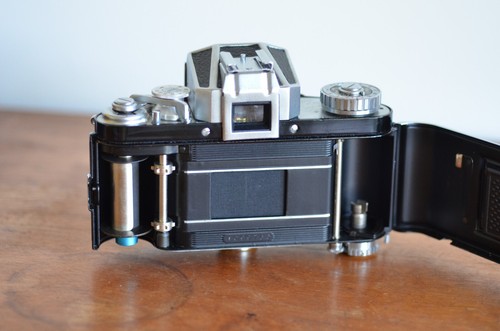Exakta Varex IIb Film Camera & 135mm Carl Zeiss Lens Boxed - Picture 10 of 15