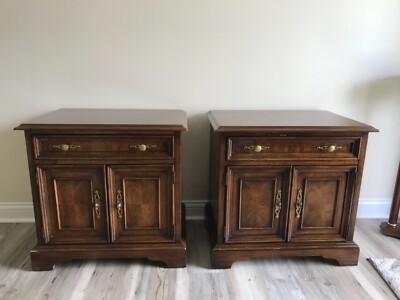 Pair Drexel Tryon Manor Nightstands. Burlwood, veneer, dovetail