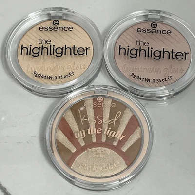 ESSENCE Kissed By The Light Illuminating Powder 01 Star Kissed and highlighter - Image 1 of 3