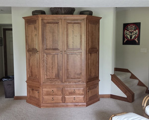 WALNUT CREEK GUN CABINET; TWIN RIFLE CAROUSELS, DISPLAY SHELVES, DRAWERS, 4 DOOR