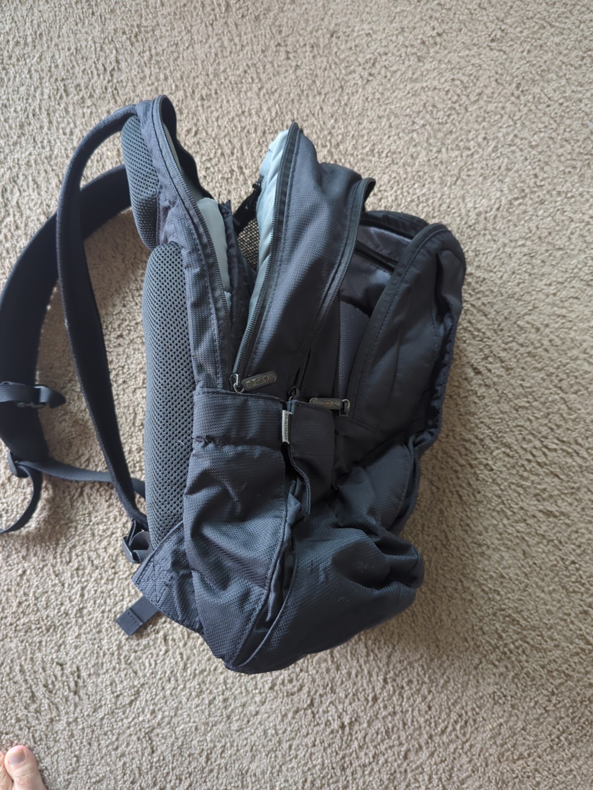 dakine backpack - image 11