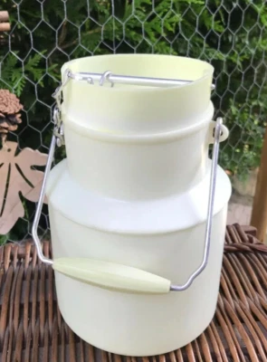 6⚜️ Ancien Pot à Lait Pola Vintage en Plastique Jaune Bouteille de Lait France - Photo 1/4