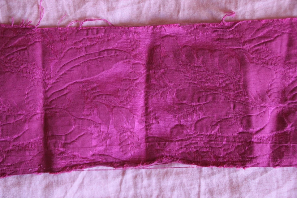 Bande de soie rose pour napperon - Photo 2/4