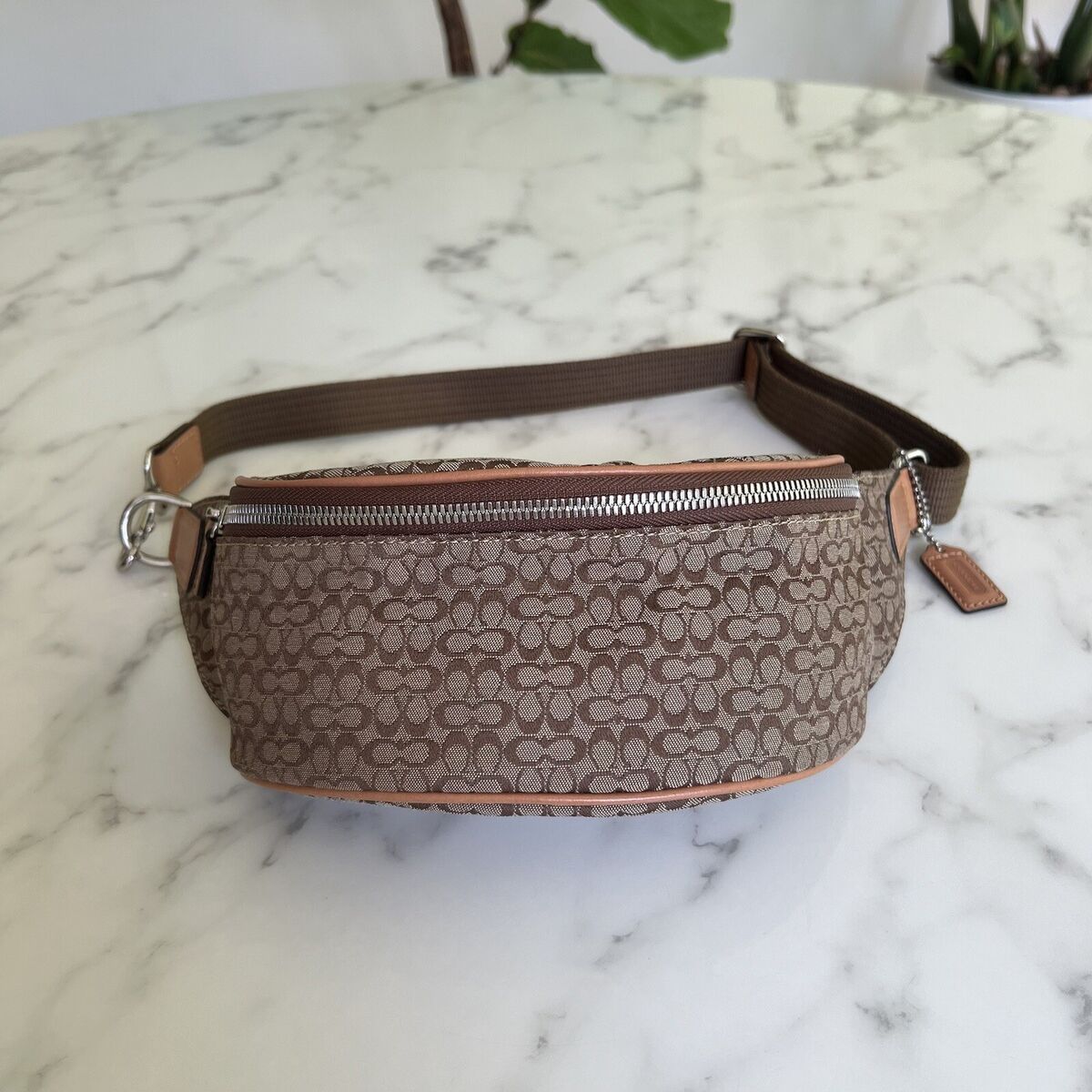 COACH Near Vintage Y2K Khaki Tan Signature Jacquard Waist COACH Near Vintage Y2K Khaki Tan Signature Jacquard Waist