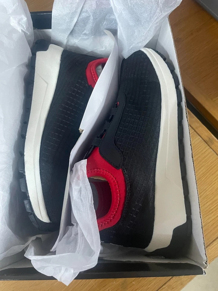 Zapatillas DKNY Little Kids EE. UU. Talla 5 Danni Dino Negras Estilo # DKN1077-9 Foto 3 de 4