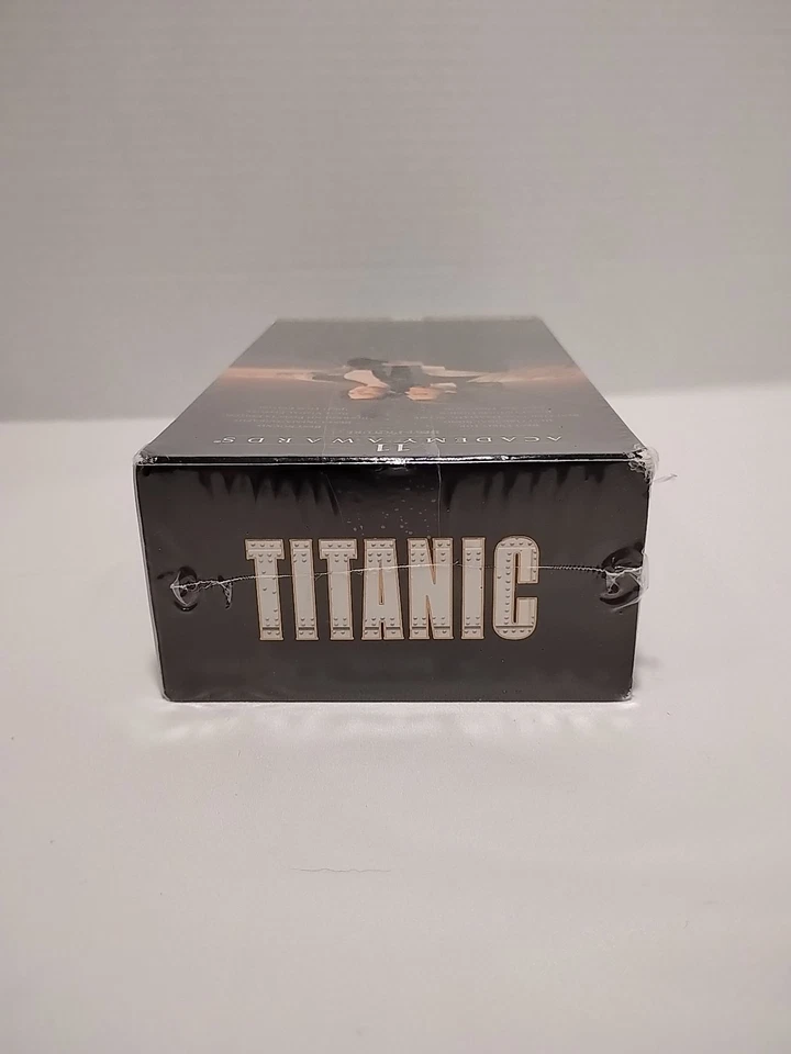 Titanic 1997 Movie VHS 2 Cassette Box Set, Factory Sealed New In Box Foto 3 de 3