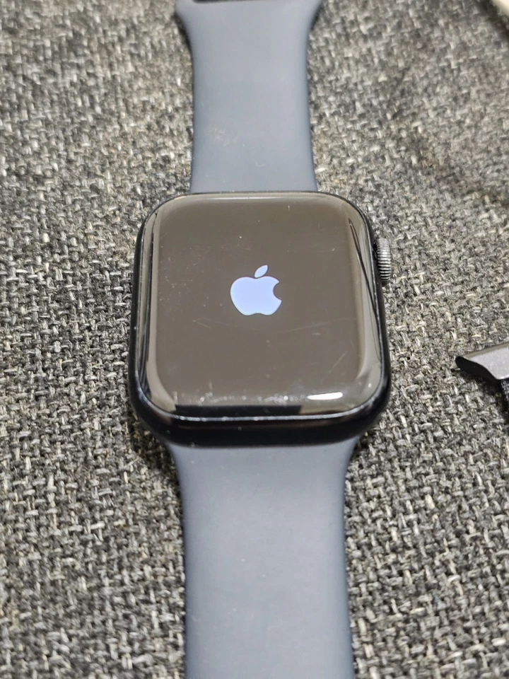 Apple Watch Series 8, photo 4 of 5