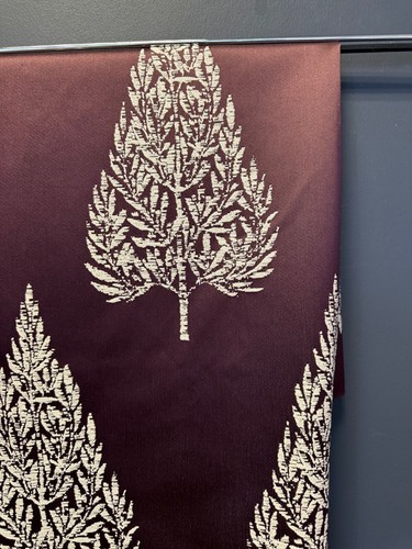 NEW - Ashley Wilde Fabric, satin jacquard, 1m length - Picture 3 of 3