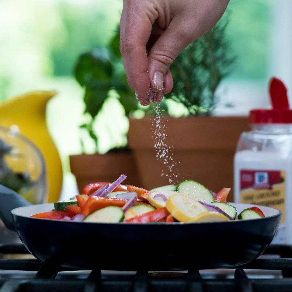 McCormick Fine Mediterranean Sea Salt 28,25 onzas paquete de 1 botella no rompible Foto 4 de 4