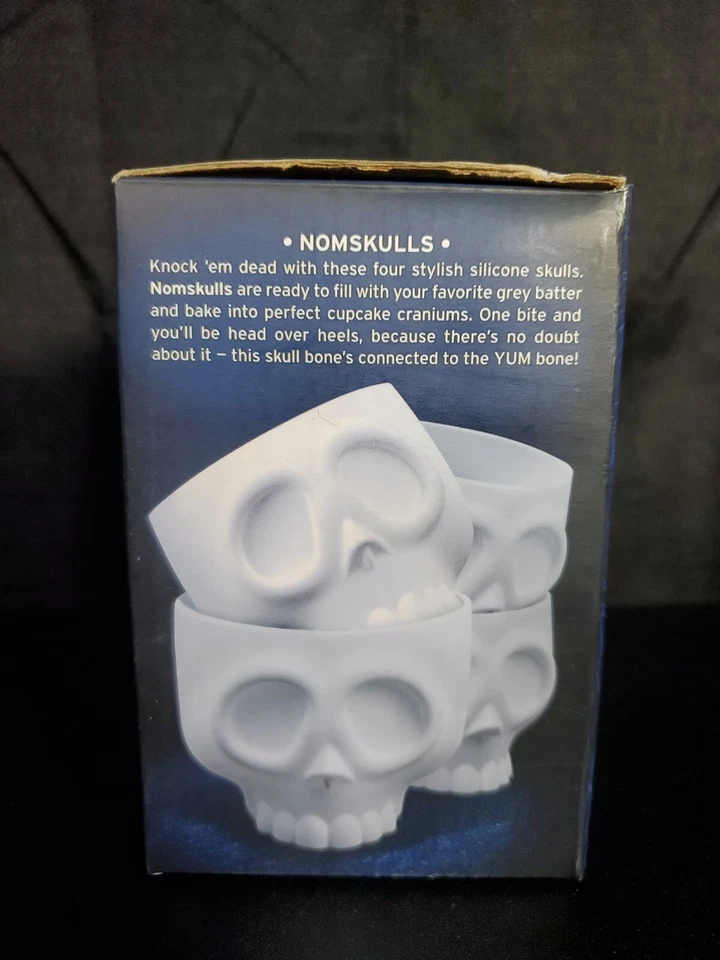 Fred NomSkulls Kooky Espeluznante Halloween Cupcakes Hornear Moldes Tazas ~ Nuevo Juego de 4 Foto 4 de 4
