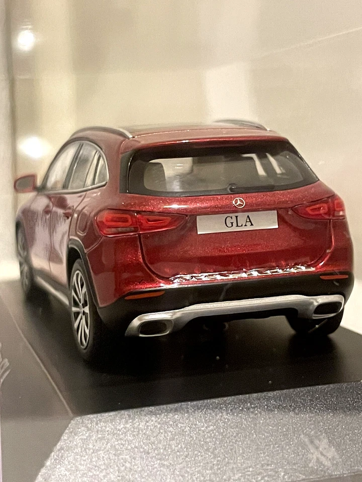 Miniature Spark Mercedes GLA 1/43 1:43 - Voiture Mercedes-Benz Neuve en Boite - Photo 4/4