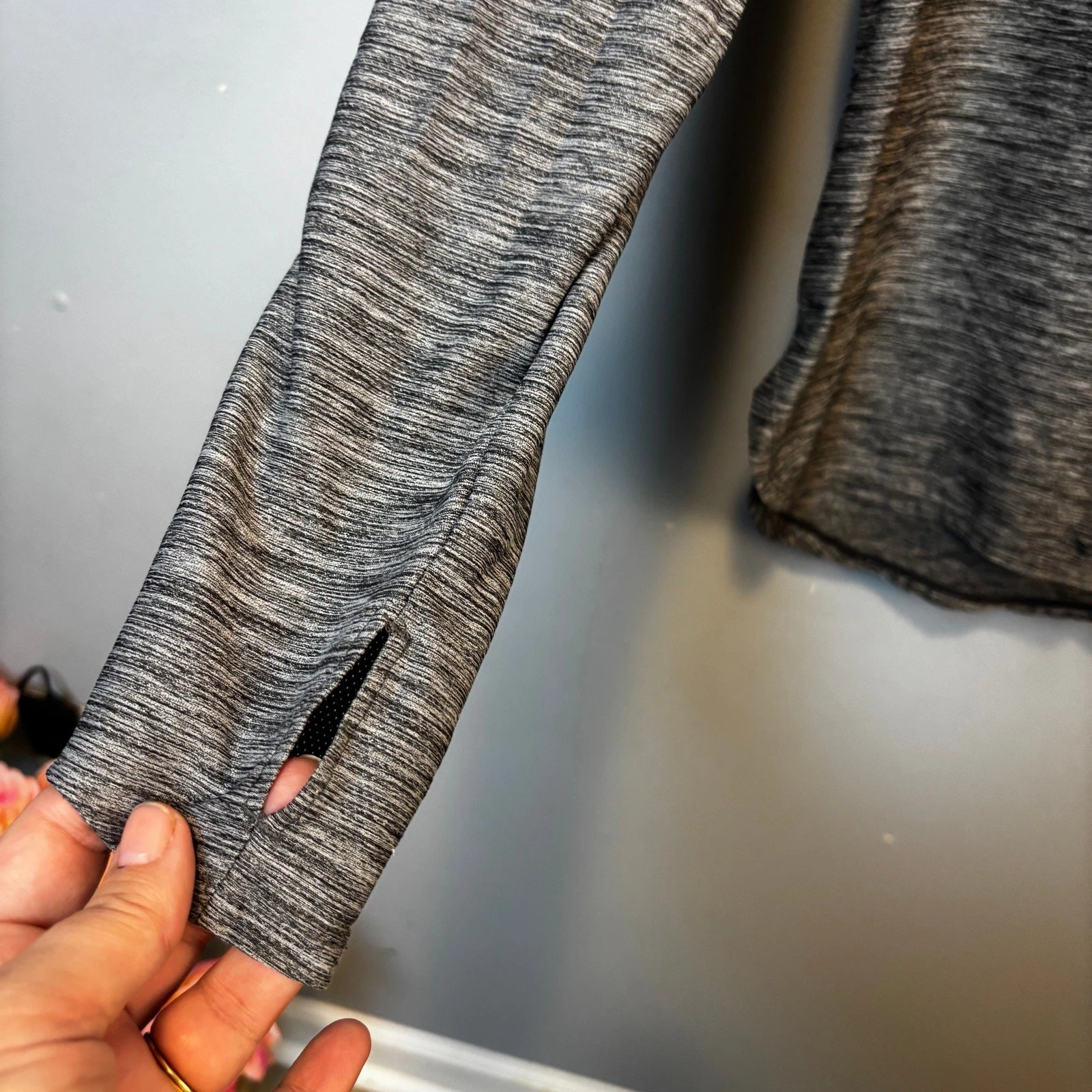VETEMENTS Felpa con cappuccio Reebok Activewear grigio Spacedye manica lunga passanti pollice piccola