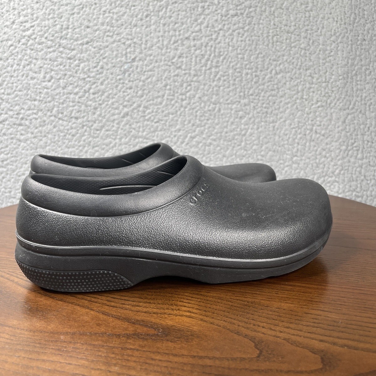 Crocs Clog Shoes Men display picture 3
