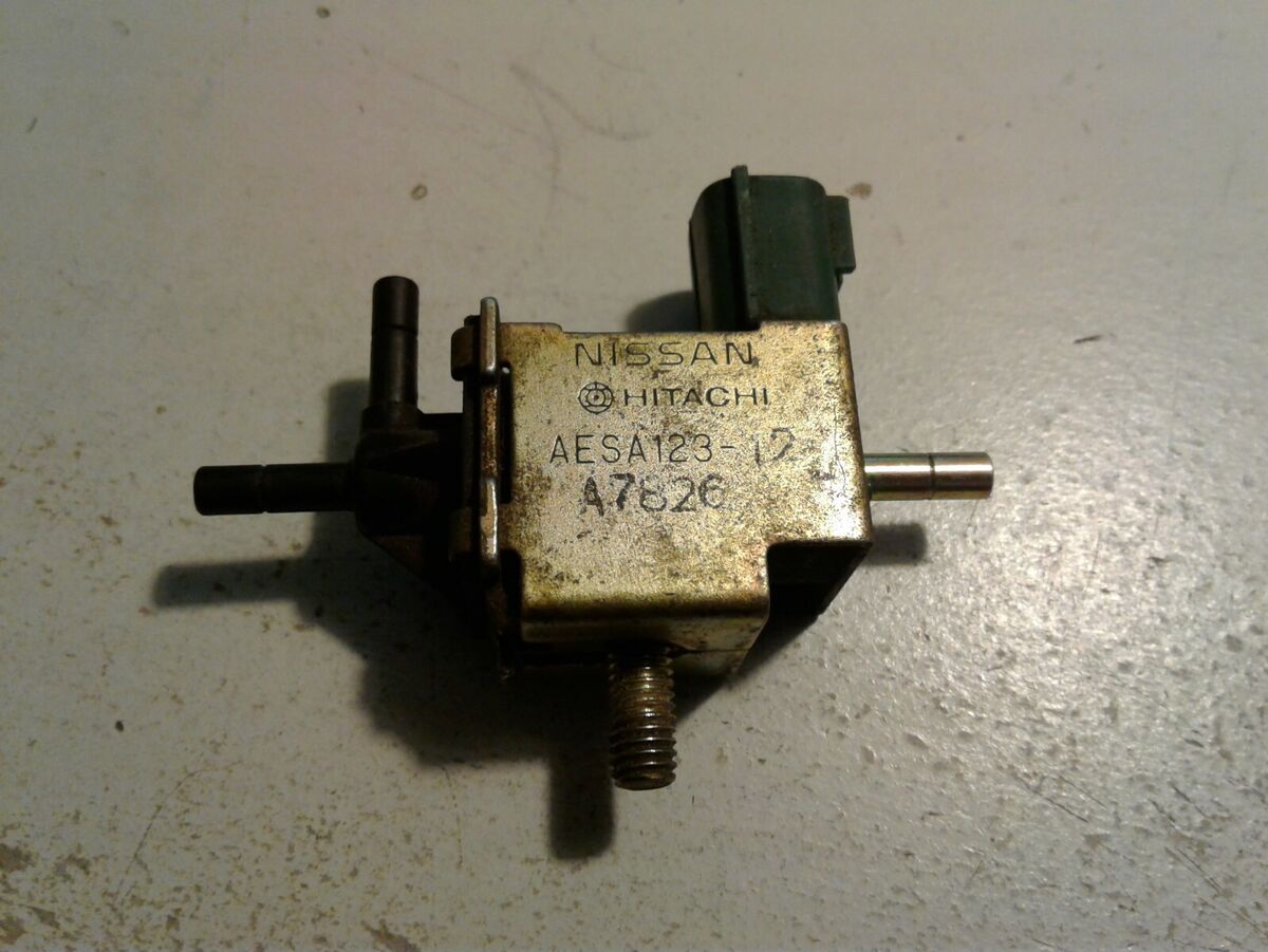 1995-98 Nissan Pathfinder Sentra Genuine VSV Vacuum Switch 1995-98 Nissan Pathfinder Sentra Genuine VSV Vacuum Switch