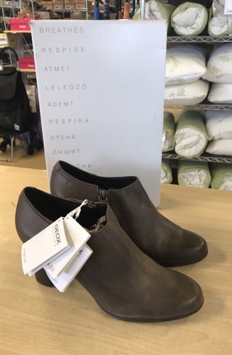 GEOX Annya 9M Taupe Leather Block Heel 