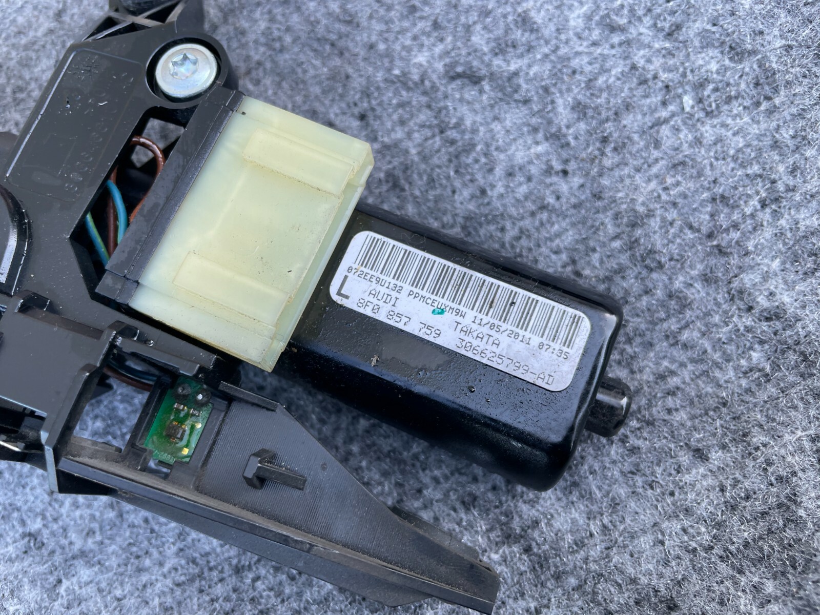 LEFT SIDE SEAT BELT FEEDER ASSEMBLY OEM AUDI 0917 A5 S5 RS5 B8 8T eBay