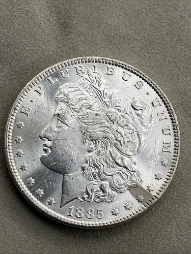 1885-P  BEAUTIFUL  UNCIRCULATED  MORGAN SILVER DOLLAR. 90% SILVER