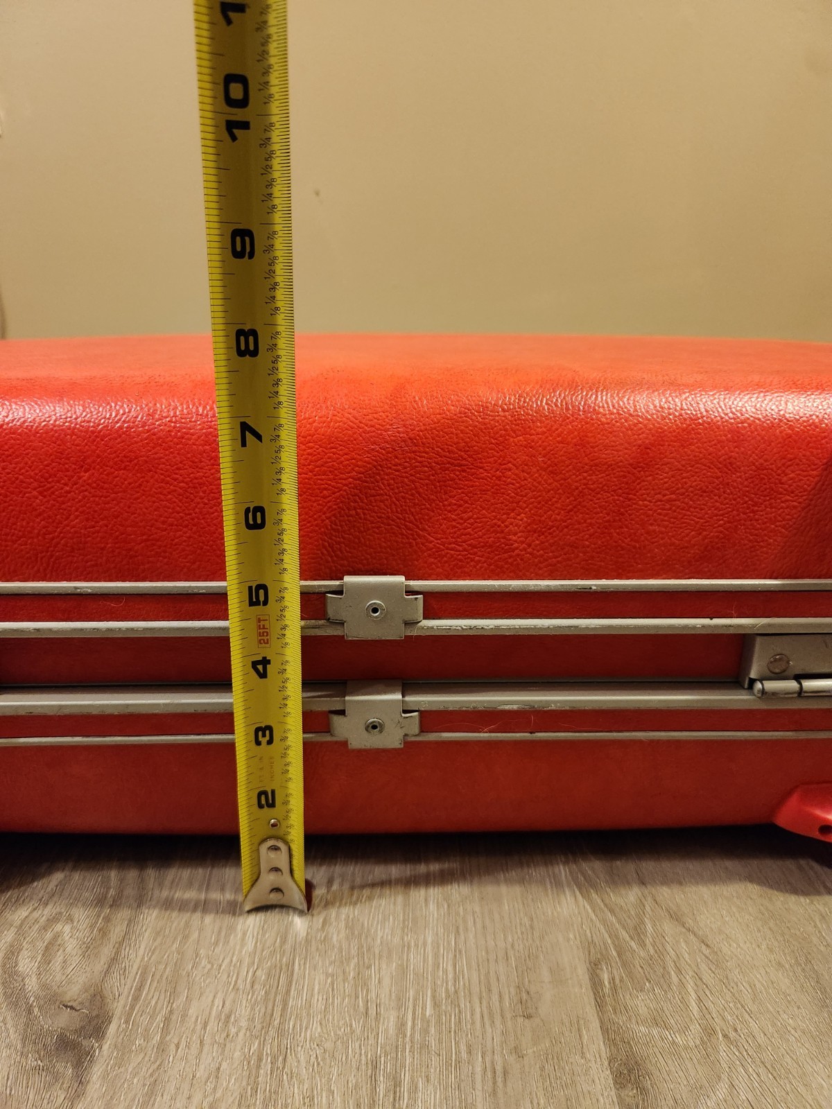 Vintage Samsonite Silhouette Suitcase Hardcover Carry On Red with Key 20x15x8 