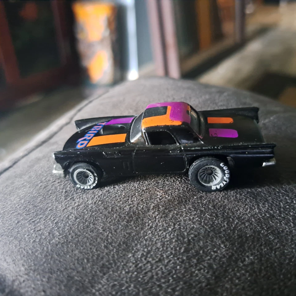 De colección Hot Wheels Negro 1957 '57 Ford T-Bird Real Riders 1/64 Gris Bujes 1977 Foto 3 de 4