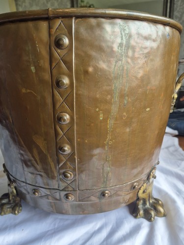 LARGE ANTIQUE COPPER & BRASS LIONS HEAD PAW FEET RIVETED LOG COAL BUCKET PLANTER - Picture 10 of 20