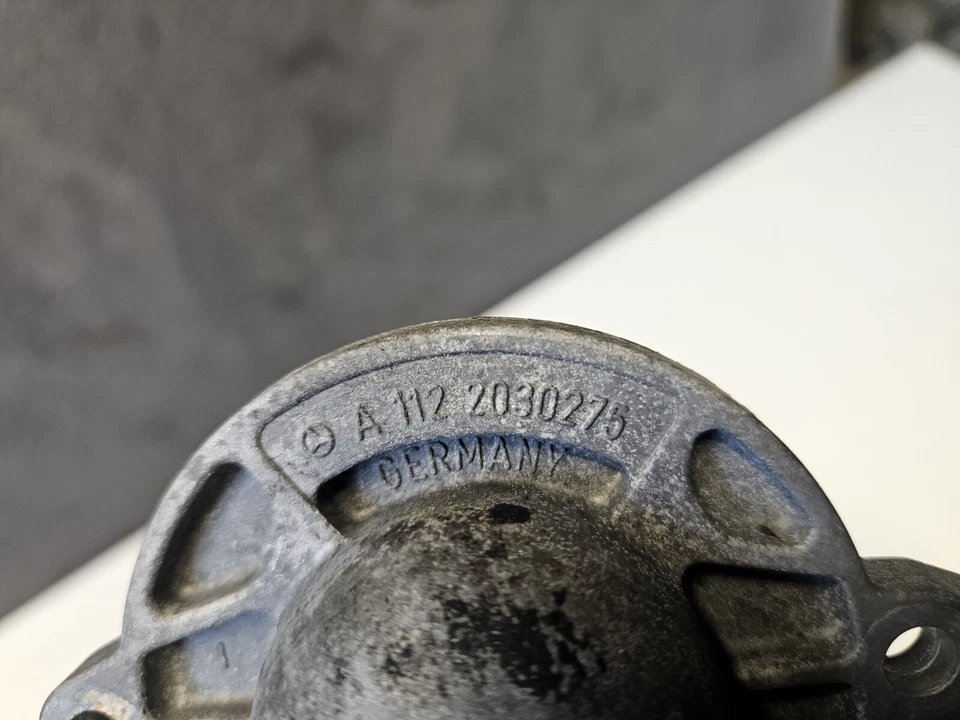 Carcasa termostato refrigerante motor Mercedes-Benz ML320 ML430 ML500 A1122030275 Foto 2 de 3