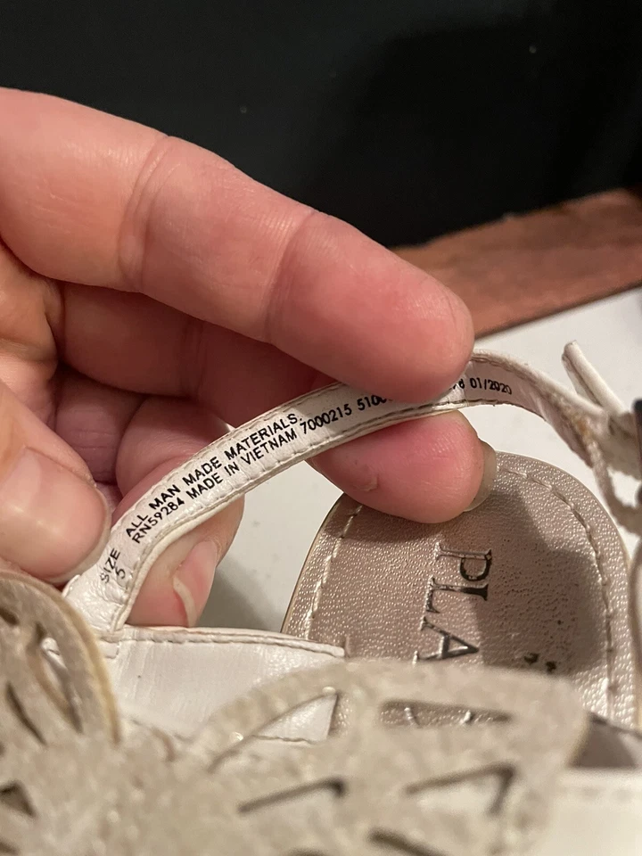 Sandalias Mariposa Blancas The Children’s Place Niñas Talla 5 Niño Pequeño. Foto 4 de 4