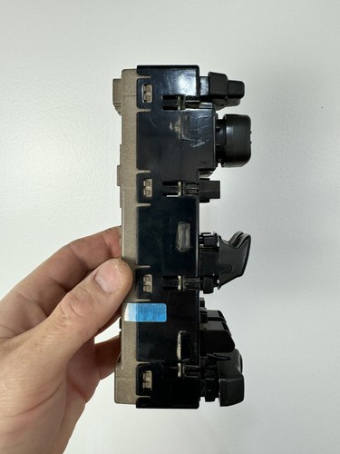 03-06 CHEVY SILVERADO GMC SIERRA Driver Power Window Master Switch 15883318 OEM - Picture 2 of 6