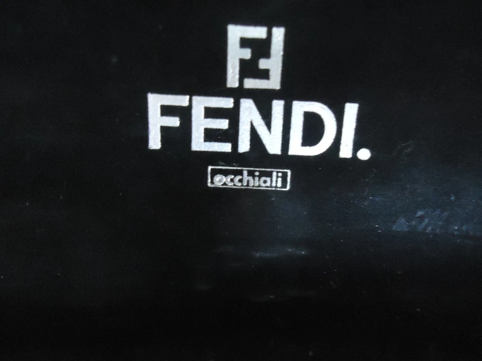 Gafas de sol FENDI de cuero negras FUNDA tipo cubierta dura diseñador usadas en excelente estado  Foto 4 de 4