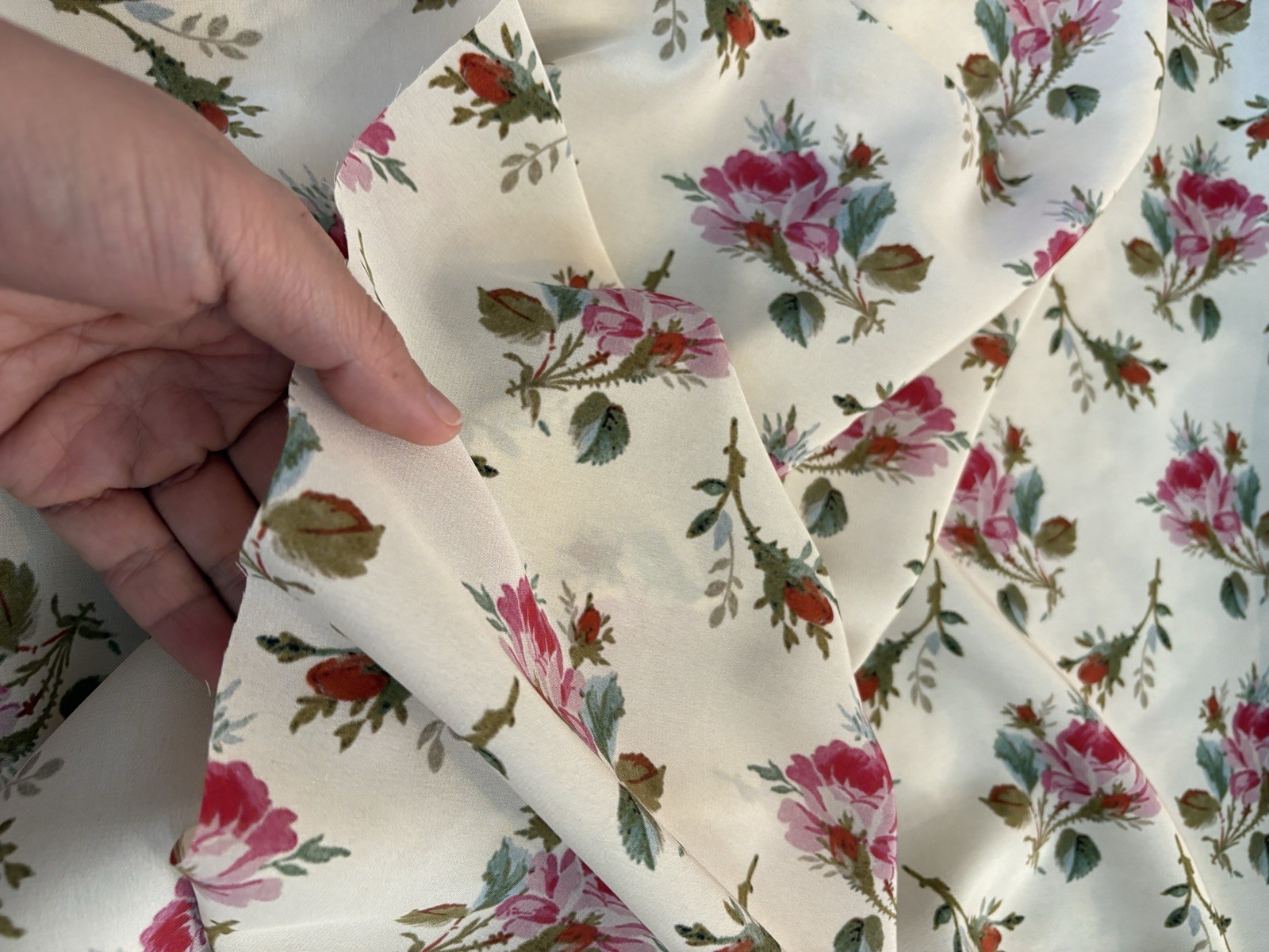 Gucci Deadstock Fabric Floral Silk Crepe de Chine - second product detail image