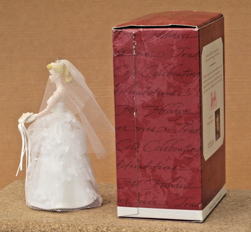 HALLMARK COLLECTOR'S SERIES KEEPSAKE ORNAMENT WEDDING DAY BARBIE 1997 - Picture 5 of 8
