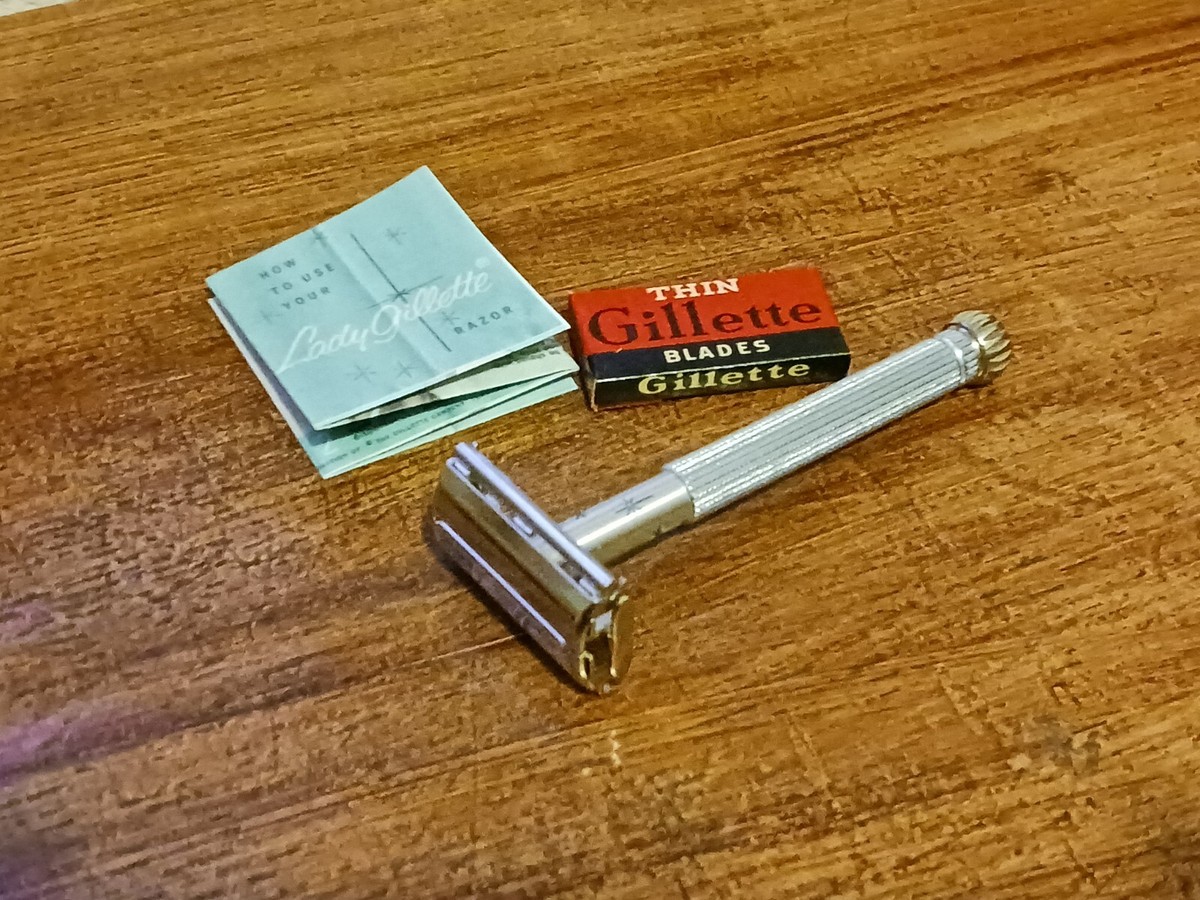 1972 K-4 Lady Gillette Safety Razor w/vintage blades and