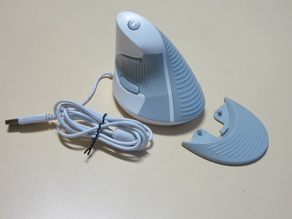 M618 Vertical Wired 6 Buttons 1600DPI Mouse Optical Right Hand Mice white - Image 2 of 4