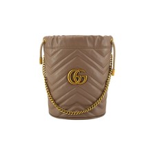 Borsa a tracolla Gucci GG Marmont a secchiello con catena in pelle trapuntata...