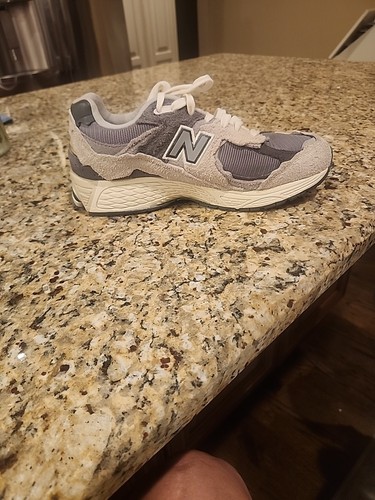 Womans New Balance 2002R(Protection Pack)