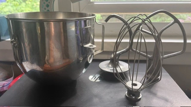 KITCHENAID 5 Qt Lift Stainless Steel Mixing Bowl And 3 Attachments No Mixer