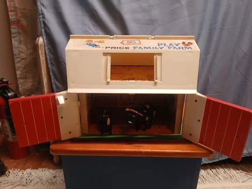 Fisher Price Little People Play Family Farm Barn  Set Vintage STILL MOOS