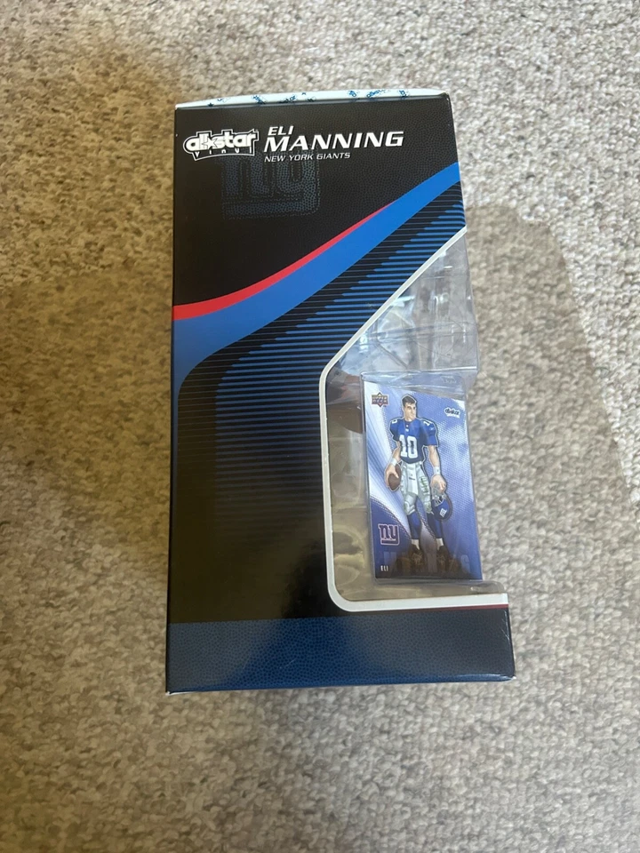 Figura con tarjeta Upper Deck All-Star Vinilo Eli Manning NY Giants QB NFL Foto 4 de 4