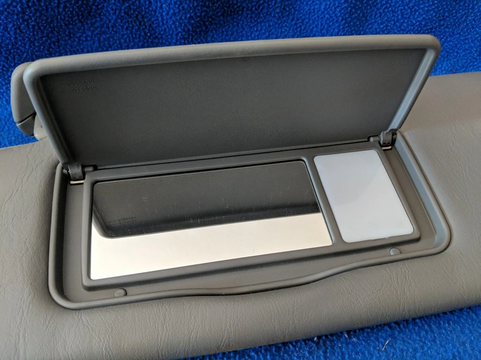 Оригинальный серый солнцезащитный козырек для водителя Lexus LX470 2000-2002 годов выпуска - Изображение 3 из 4