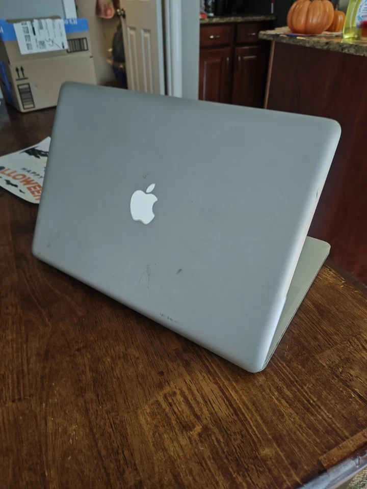 Apple MacBook Pro A1286 15 pulgadas  Foto 2 de 4