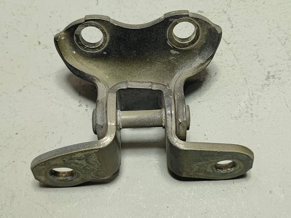 Toyota Corolla 2009-2025 bisagra de puerta inferior del lado del pasajero delantero derecho OEM Foto 4 de 4